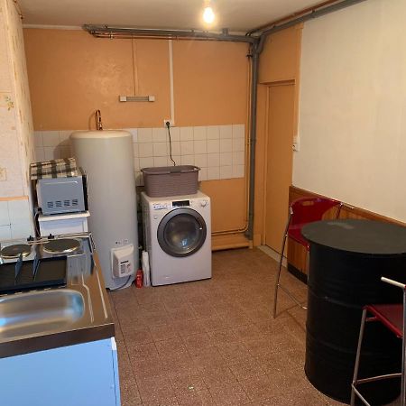 Apartamento Studio idéal travail, famille, tout y est … Dompierre-sur-Besbre Exterior foto